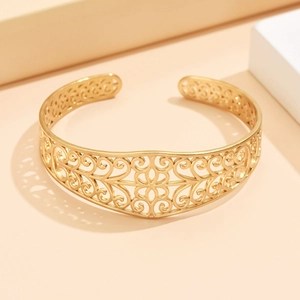 Vintage hollow flower 18K gold-plated stainless steel open bangle for women