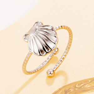 Verstellbarer Edelstahl-Muschelring mit silbernem Motiv und goldener gedrehter Ringschiene
