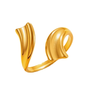 Bague ajustable en acier doré au design ondulé élégant avec une finition polie