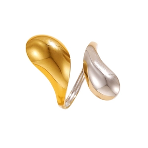 Minimalistische roestvrijstalen spiraalring met tweekleurige goud en zilveren druppels