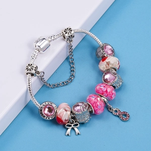 Bracciale a catena serpente argento con perline di vetro rosa e ciondolo a fiocco