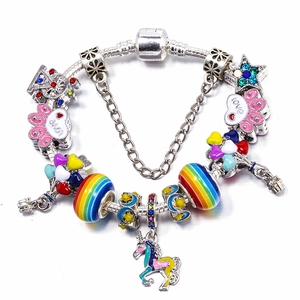 Regenbogen Einhorn Charm-Armband mit Emaille-Perlen und LOVE-Herz-Anhänger