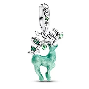 Charm a forma di renna in argento con corpo verde e pietre preziose a foglia