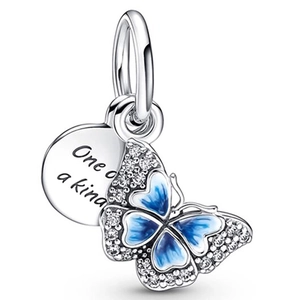 Pendentif en argent avec papillon en émail bleu et disque gravé One of a kind élégant