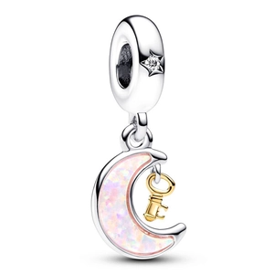 Charm in argento con chiave dorata e intarsio in opale lunare, gioiello celeste