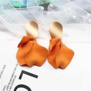 Chic 925 silver needle gold matte stud earrings with tiered orange resin flower petals