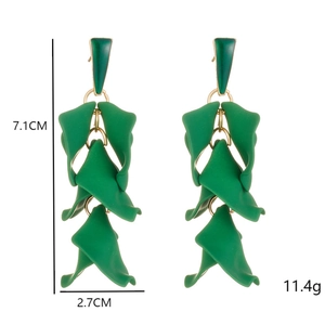 Detailed size parameters of 7.1cm dark green petal drop earrings with golden rings