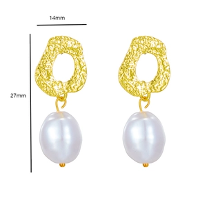Detail of baroque pearl earrings with gold hammered metal texture and size dimensions