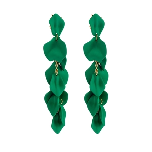 Fashionable green matte petal tassel earrings with gold chain in a retro bohemian style