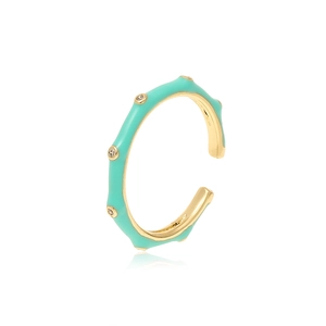 Detailaufnahme des vergoldeten Rings mit mintgrüner Emaille und Glitzersteinen