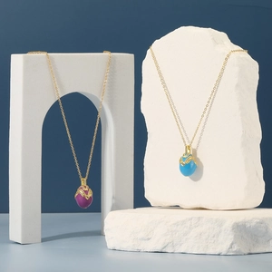 Elegante russische Ei-Anhänger in Lila und Himmelblau mit Goldfiligran auf Steinsockel