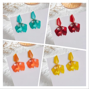 Matte Petal Dangle Earrings Korean Style Enamel Painted Flower Earrings Alloy Rhinestone Geometric Jewelry For Women Party Gift