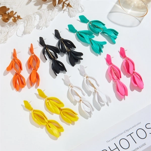 Exaggerated Long Petal Tassel Drop Earrings For Women Matte Acrylic Leaf Dangle Earrings Fashion Bohemian Summer Vacation Jewelry Gift