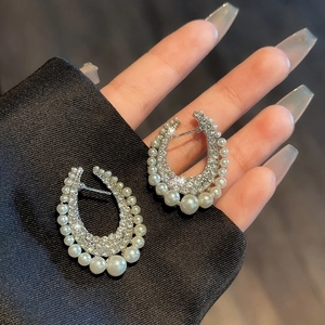 Chic silver horseshoe geometric earrings with sparkling crystals and elegant white pearls