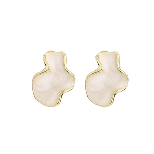 Französische Vintage-Ohrstecker in Wolkenform aus Gold mit weißem Marmoremaille