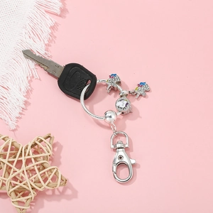 Glitzernder Einhorn-Schlüsselanhänger in Silber mit Strass-Emaille und Karabiner