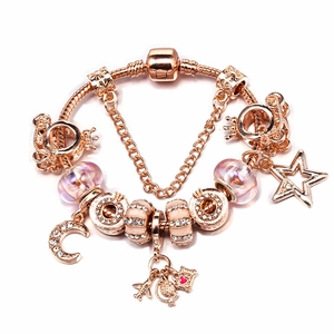 Bracelet à breloques fleur or rose avec perles en verre rose et pendentifs brillants