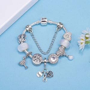 Bracelet maille serpent argenté avec perles en cristal blanc et breloques arbre de vie