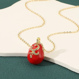 Collier pendentif œuf rétro style Fabergé en cuivre plaqué or 18K avec des zircons