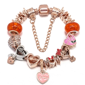 Muttertag Armband in Roségold mit orangefarbenen Glasperlen und Herzanhängern für Damen