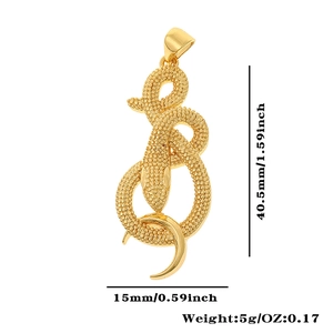 Dimensiones detalladas del colgante de serpiente chapado en oro de 18K con altura de 40,5 mm