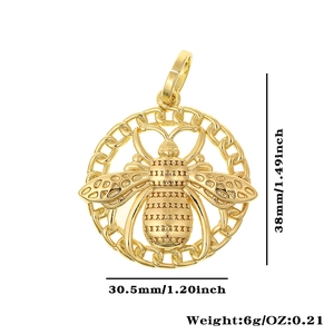 Dettaglio del ciondolo ape traforato con dimensioni di 38 mm di altezza e 30,5 mm
