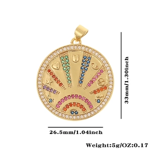 Dettaglio del ciondolo a cuore geometrico con zirconi, misura 33mm per 26,5mm