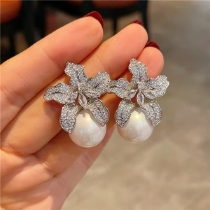 Exquisite flower bow earrings with micro-set diamonds and large round white natural pearls