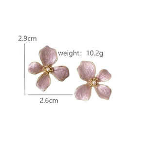 Detailansicht der rosa Emaille-Blumenohrringe mit Perlen, Größe 2,9 cm, Gewicht 10,2 g