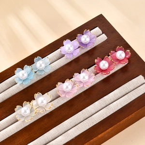Pendientes de Botón con Flor de Perla Artificial Estilo Francés Aleación Resina Pétalo Borde Dorado Pendientes Florales para Mujer