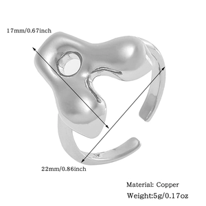 Bague ajustable argentée dimensions 22mm de largeur et design organique de 17mm