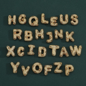 26 Alphabet-Anhänger im Ballon-Stil mit Goldbeschichtung und Leoparden-Zirkonia-Besatz