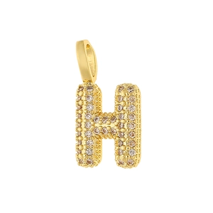 Vue détaillée du pendentif lettre H dorée avec micro-pavage de cristaux de zircone cubique
