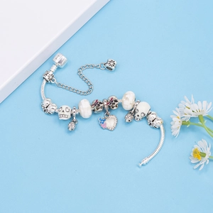 Bracelet à breloques tête de mort avec chaîne serpent et pendentif cœur papillon chic