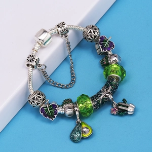 Schlangengliederkette Armband mit Eule, Avocado, Kaktus Charms und grünen Kristallen