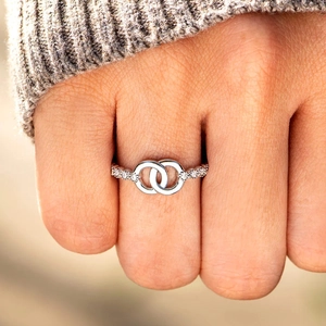 Minimalist Interlocking Double Circle Ring For Women Shiny Micro Pave Zircon Copper Silver Tone Fashion Finger Jewelry Gift