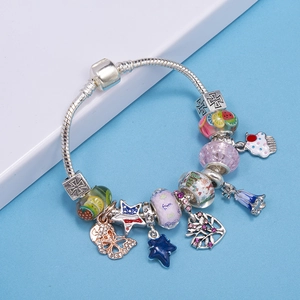 Pulsera de dijes DIY azul y plata con colgantes de estrella y mariposa en cadena de serpiente