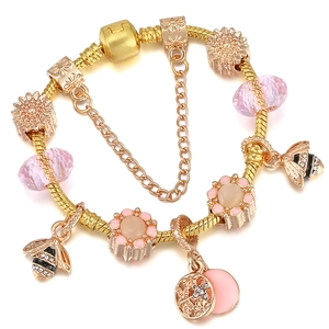 Bracciale a catena serpente dorata con perline di cristallo rosa e ciondolo ape