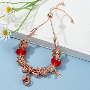 Bracciale a corona in oro rosa con cristalli rossi e catena a serpente regolabile