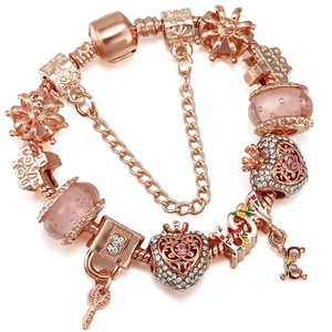 Bracciale Charm Fai-da-te Oro Rosa Con Perle in Vetro Rosa Pendente Cuore Corona Chiave Catena a Osso di Serpente Donna
