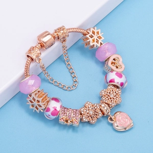Bracciale a maglia snake oro rosa con cristalli rosa e ciondoli a cuore fiocco