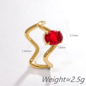 Bague vague dorée avec pierre rouge ovale et spécifications de dimensions détaillées