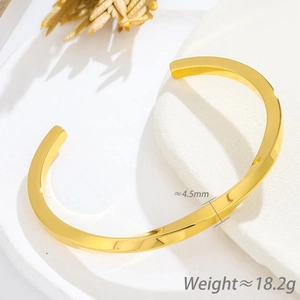 Bracelet jonc ouvert en spirale or rose acier titane avec bord carré poli de 4,5mm de large