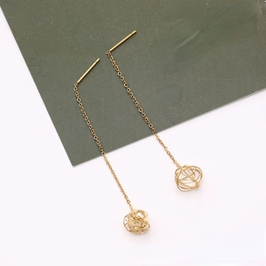 Pendientes minimalistas de acero de titanio chapado en oro 18k con bola tejida
