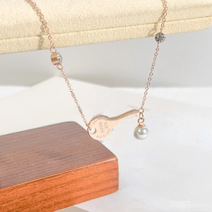 Pulsera de cadena de cuentas clásica en oro rosa con números romanos y colgante de perla