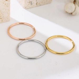 Lot de 3 bagues empilables minimalistes en acier titane 1,5mm en or, argent et rose