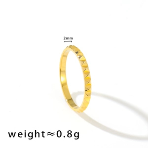 Detail shot of 2mm faceted gold titanium ring with pyramid texture weighing 0.8g
