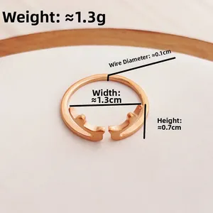 Roségouden open ring met hertenbeenderen en afmetingen in een minimalistisch design