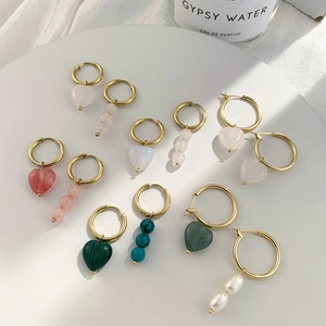 Boucles d'Oreilles Créoles Cœur en Pierre Naturelle Asymétrique Avec Tige en Acier Inoxydable Plaquée Or pour Femmes