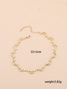 Detail der 18K Gold Mondsichel-Fußkette mit Verlängerung und Karabinerverschluss